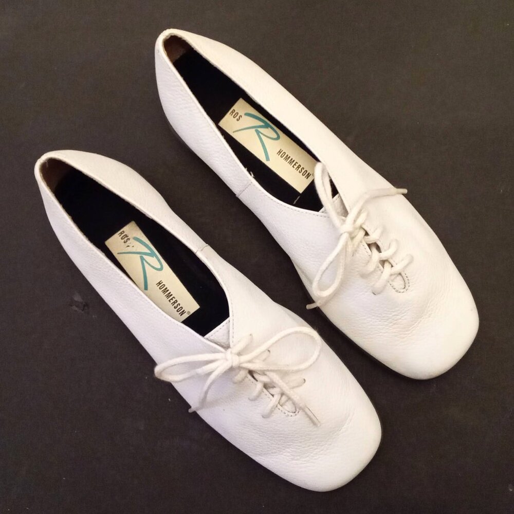 Ros Hommerson White Pebble Leather Shoes size 6W Lace Up Flats Cushioned Footbed